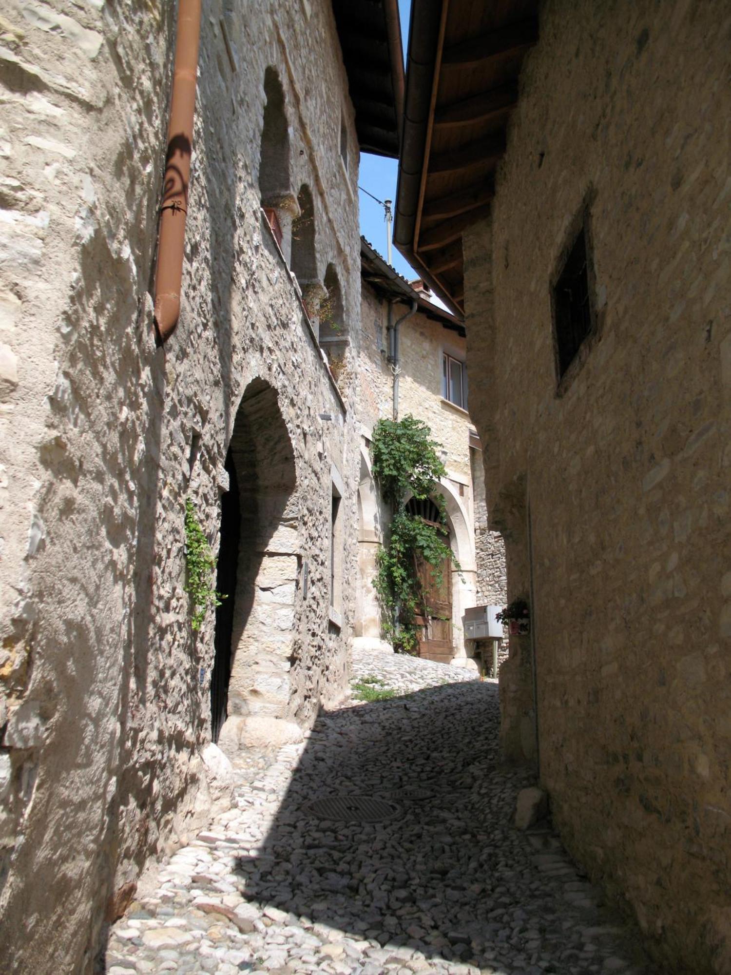 Charming B&B And Osteria La Crisalide Meride Exterior photo