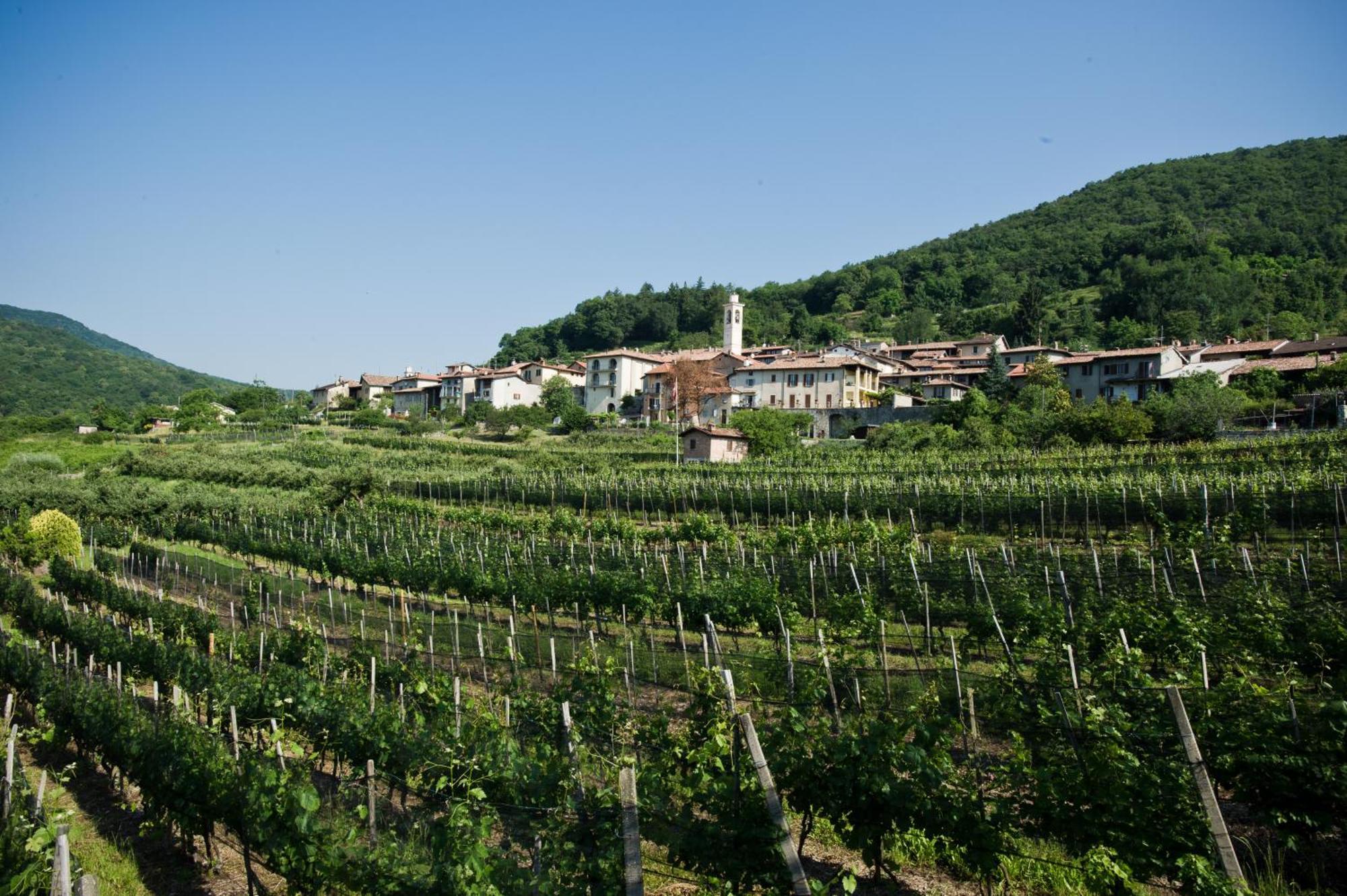 Charming B&B And Osteria La Crisalide Meride Exterior photo