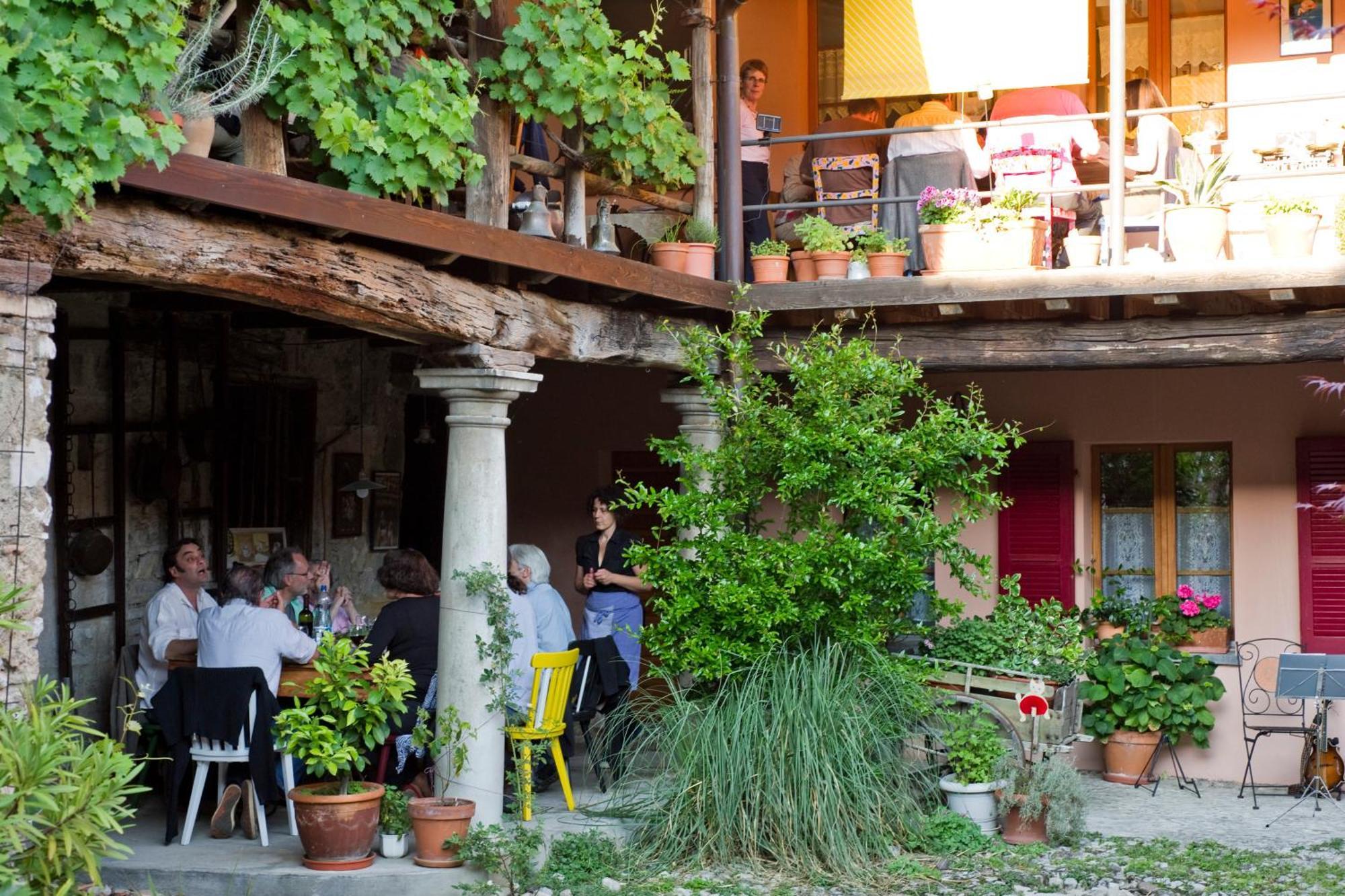 Charming B&B And Osteria La Crisalide Meride Exterior photo